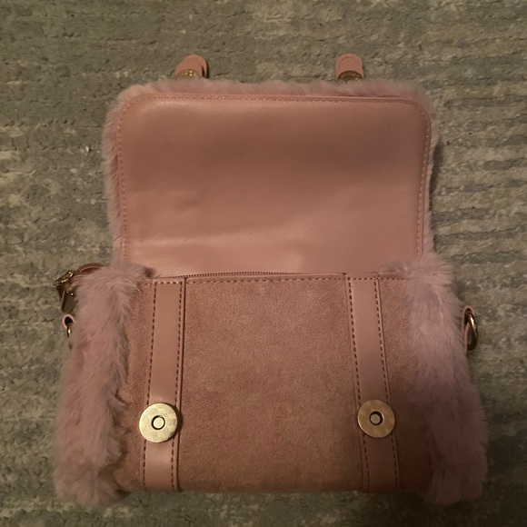 Pink Fuzzy luxury bag with detachable strap - Picture 5 of 7